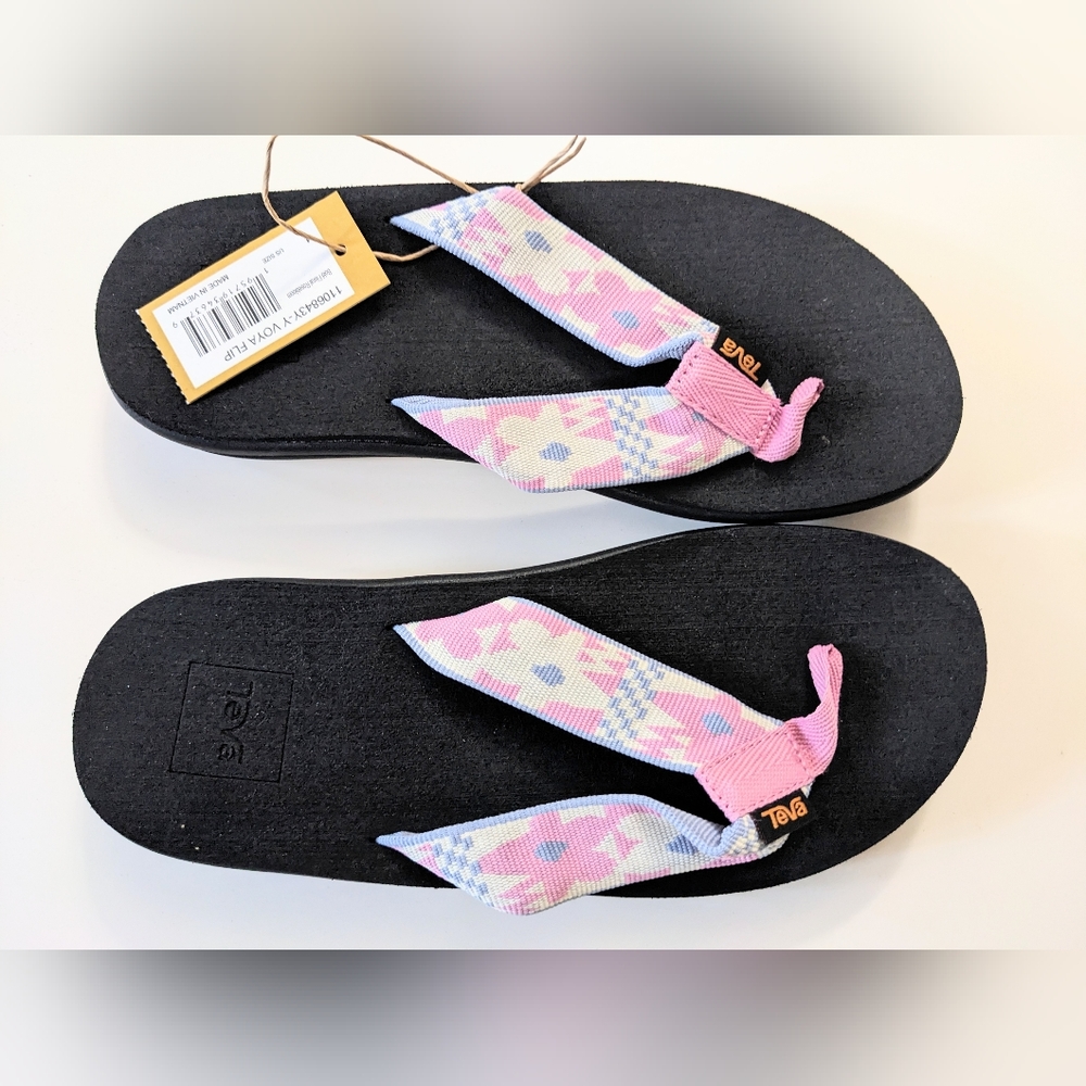 TEVA, Voya Flip Flops, Various sizes. Bold Floral Rose bloom Print. - Picture 2 of 4